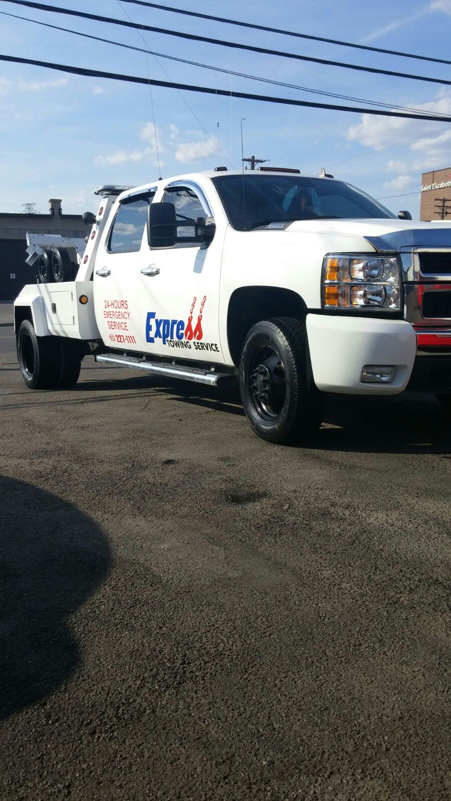 Express Towing Services Corporation | 5803 Mitch Owens Rd, Gloucester, ON K1X 1C3, Canada | Phone: (613) 227-1111