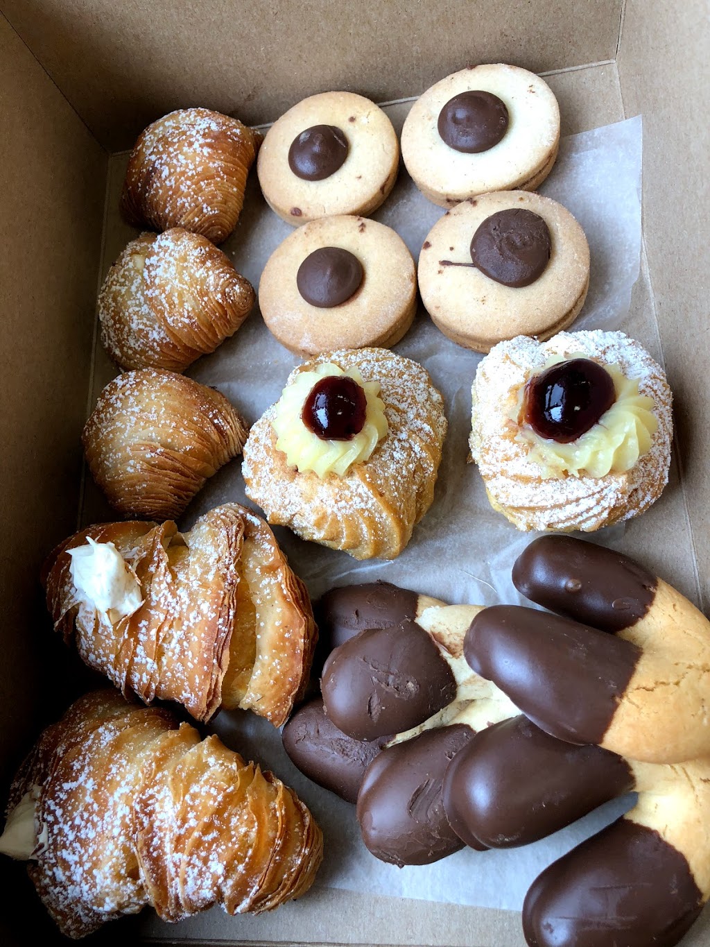 Amico Chef Bakery 2889 Dufferin St, North York, ON M6B 3S7, Canada