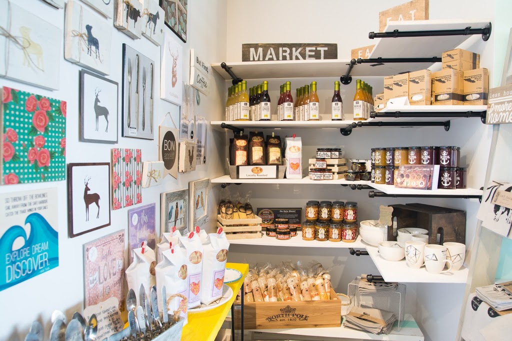 The Handpicked Home | 1406 Johnston Rd, White Rock, BC V4B 3Z5, Canada | Phone: (778) 291-4663