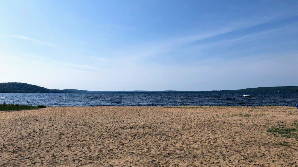 Lake Bernard Beach House | 111 Bernard Crescent, Sundridge, ON P0A 1Z0, Canada | Phone: (226) 821-1746