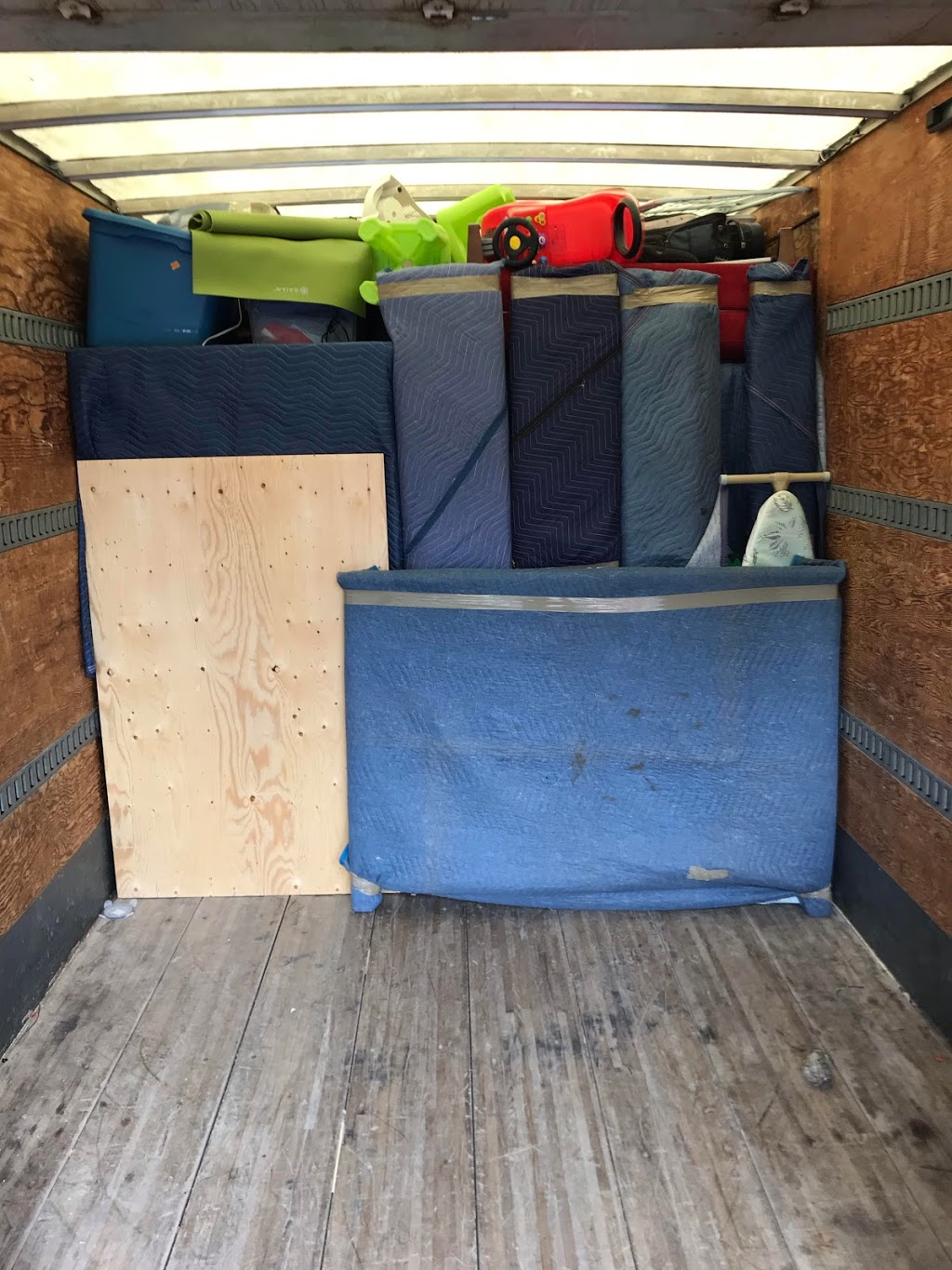Swift and Simple Movers | 393 Fairlakes Way, Orléans, ON K4A 0K9, Canada | Phone: (343) 988-6999