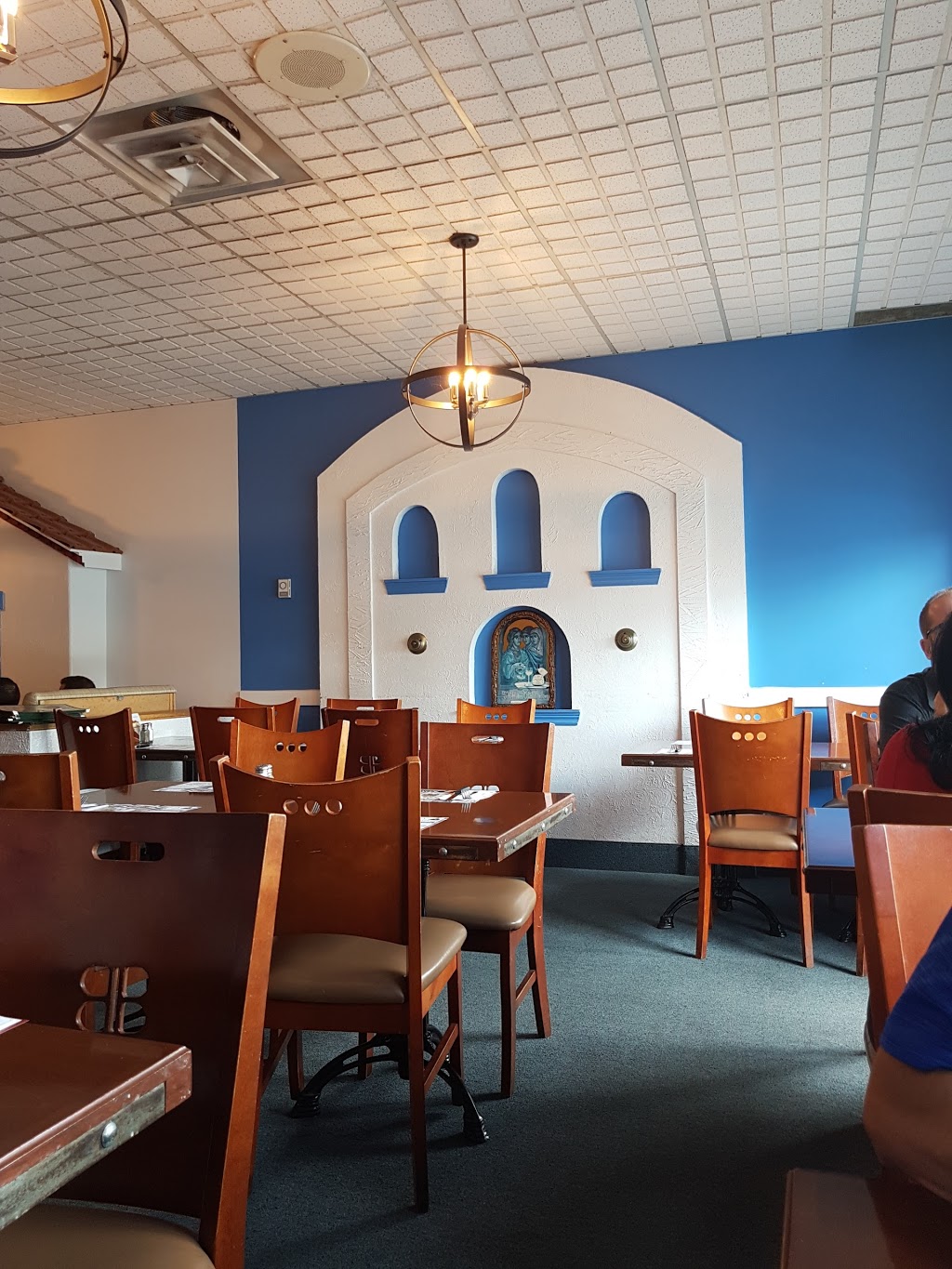 Restaurant Souvlaki Village Grec | boulevard 2h2, 4491 Boulevard Samson, Laval, QC H7W 2H2, Canada | Phone: (450) 681-3333
