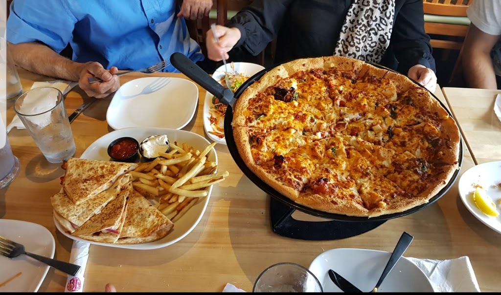 Boston Pizza | 50 Courtneypark Dr E, Mississauga, ON L5T 2Y3, Canada | Phone: (905) 565-6225