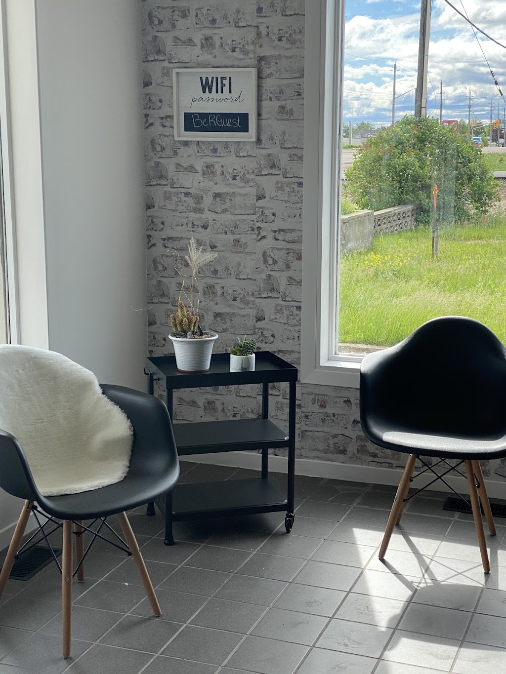 Valley Hair Artistry | 1314 Pembroke St W, Pembroke, ON K8A 7A2, Canada | Phone: (613) 732-1818