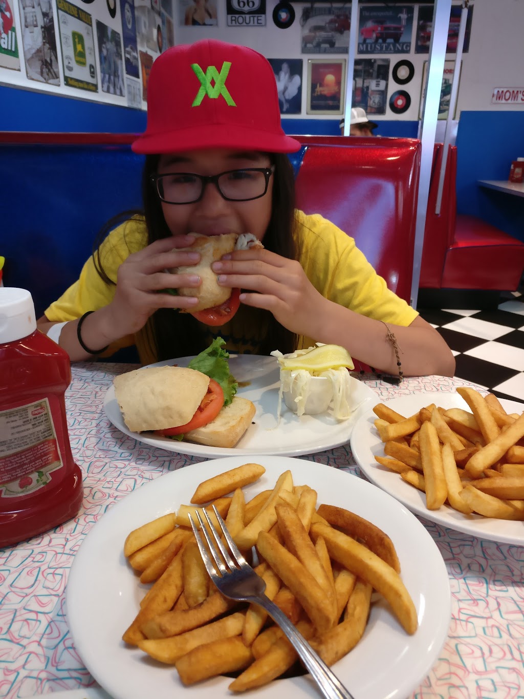 Wimpys Diner | 405 Main St W, Hamilton, ON L8P 1K5, Canada | Phone: (905) 527-5151