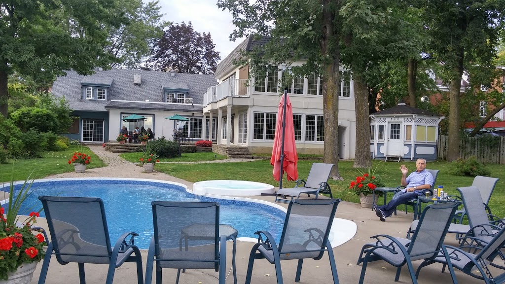 Auberge Gîte Le FleurvilB & B | 635 Rue des Ursulines, Trois-Rivières, QC G9A 5B3, Canada | Phone: (819) 372-5195