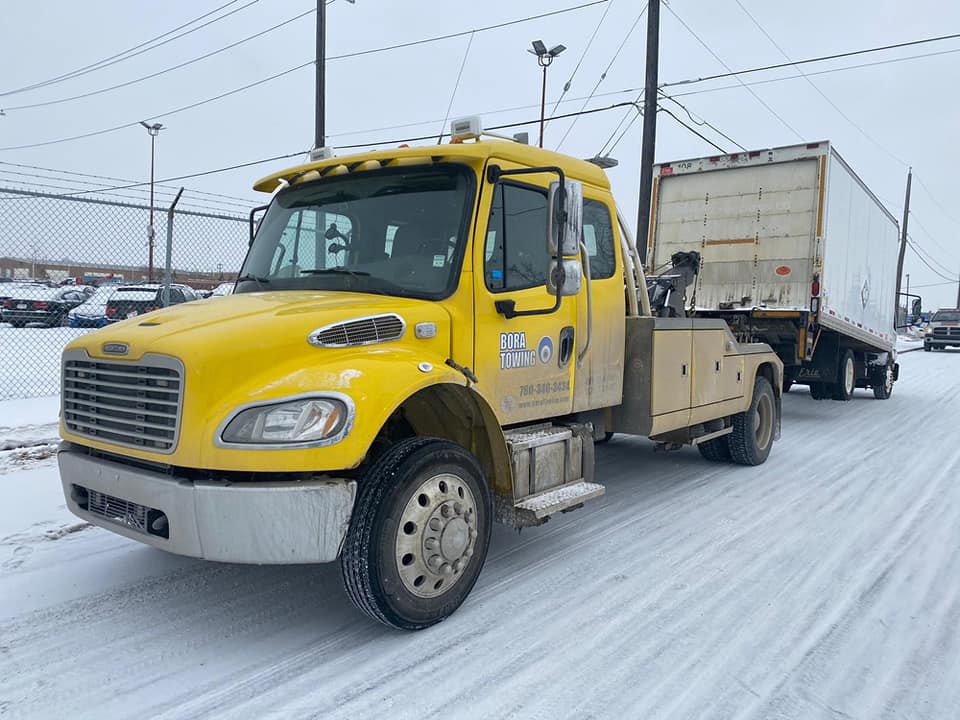 Bora Towing | 4014 Westcliff Pl SW, Edmonton, AB T6W 0X9, Canada | Phone: (780) 340-3434
