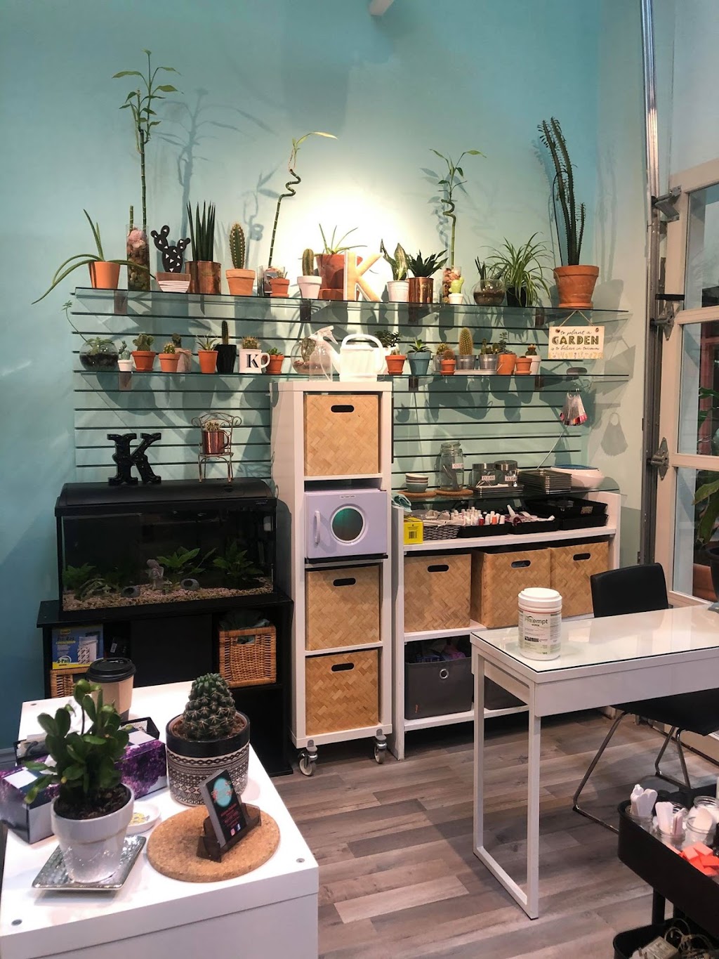 Krissys Beauty Bar | 17 Lock St, St. Catharines, ON L2N 5B6, Canada | Phone: (289) 990-4700