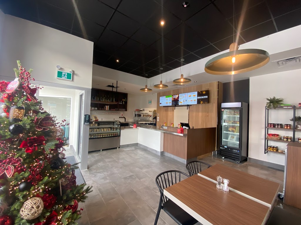 Restaurant St-Hubert | 747 Rue Principale, Saint-Donat, QC J0T 2C0, Canada | Phone: (873) 277-4419
