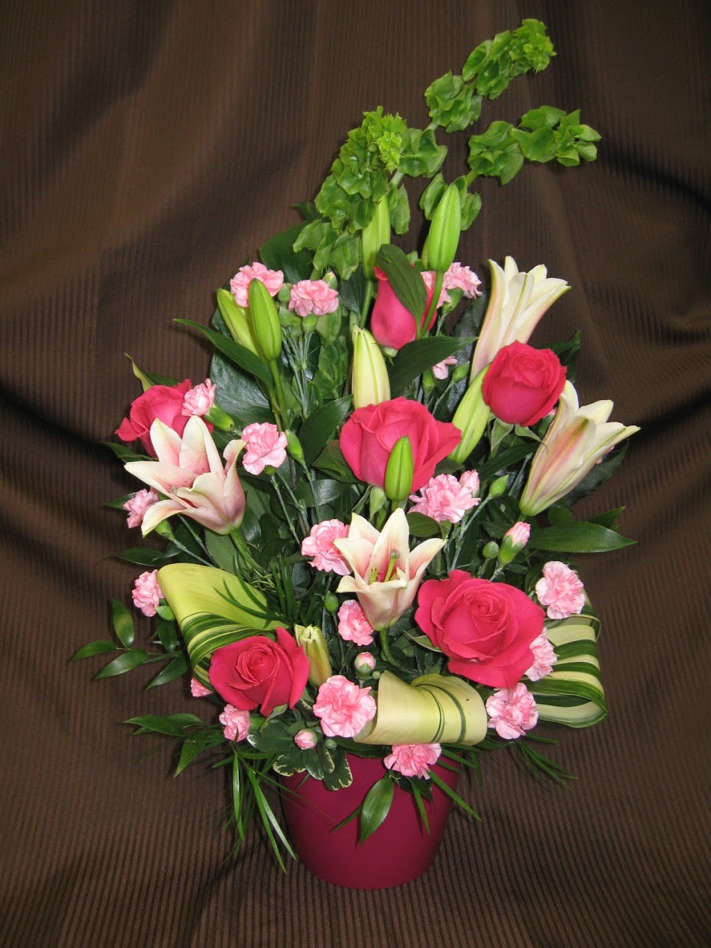 Select Roses | 3120 8 St E #112, Saskatoon, SK S7H 0W2, Canada | Phone: (306) 477-6737