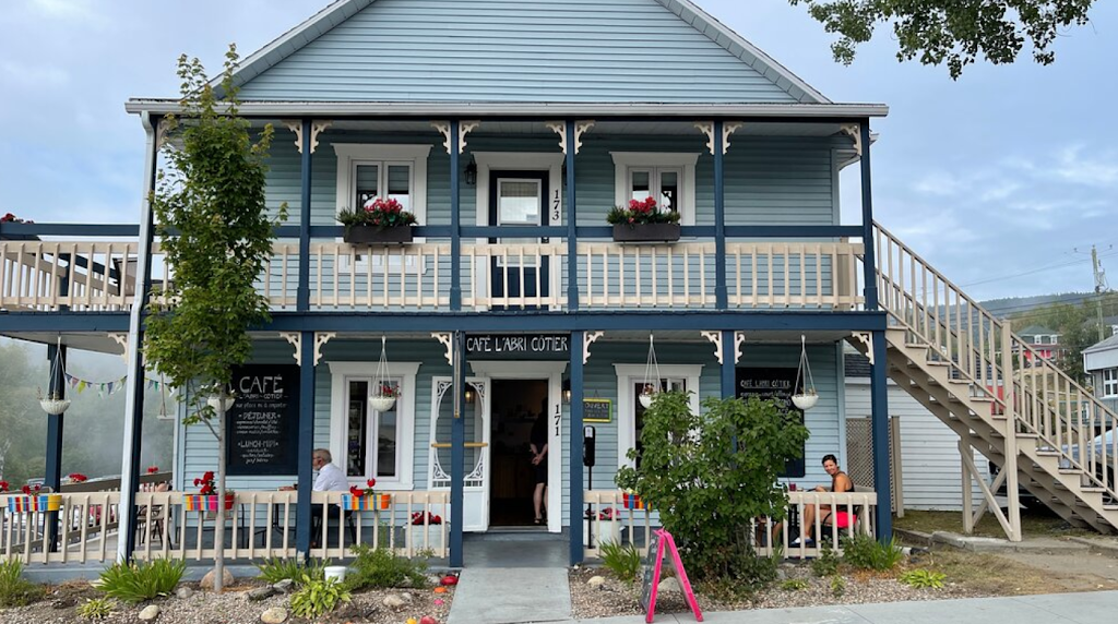 Café lAbri Côtier | 171 Rue du Bord de lEau, Tadoussac, QC G0T 2A0, Canada | Phone: (581) 327-1001