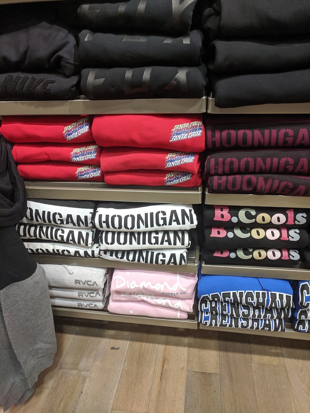 Boathouse | 999 Upper Wentworth St, Hamilton, ON L9A 4X5, Canada | Phone: (905) 387-7100