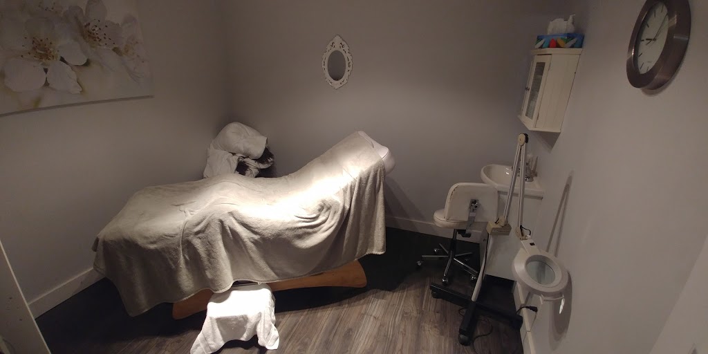 Studio Académie Vanity - Coiffure & Esthétique | 2174 Boulevard Marie-Victorin #102, Longueuil, QC J4G 1A9, Canada | Phone: (450) 646-7881