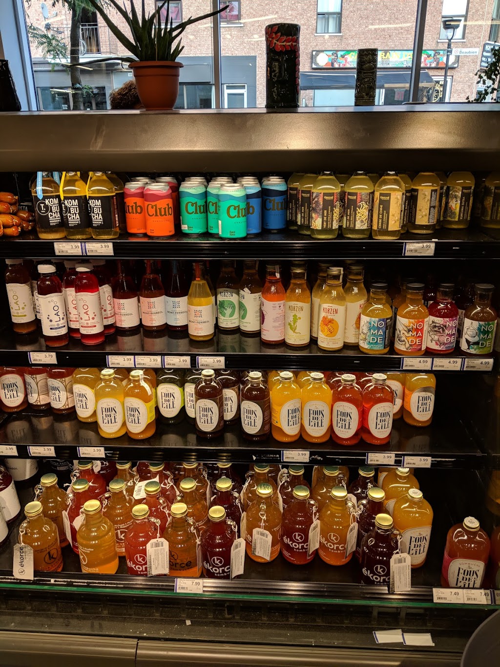Peluso Beaubien : Bières Micro-Brasserie | 251 Rue Beaubien E, Montréal, QC H2S 1R7, Canada | Phone: (514) 379-1343