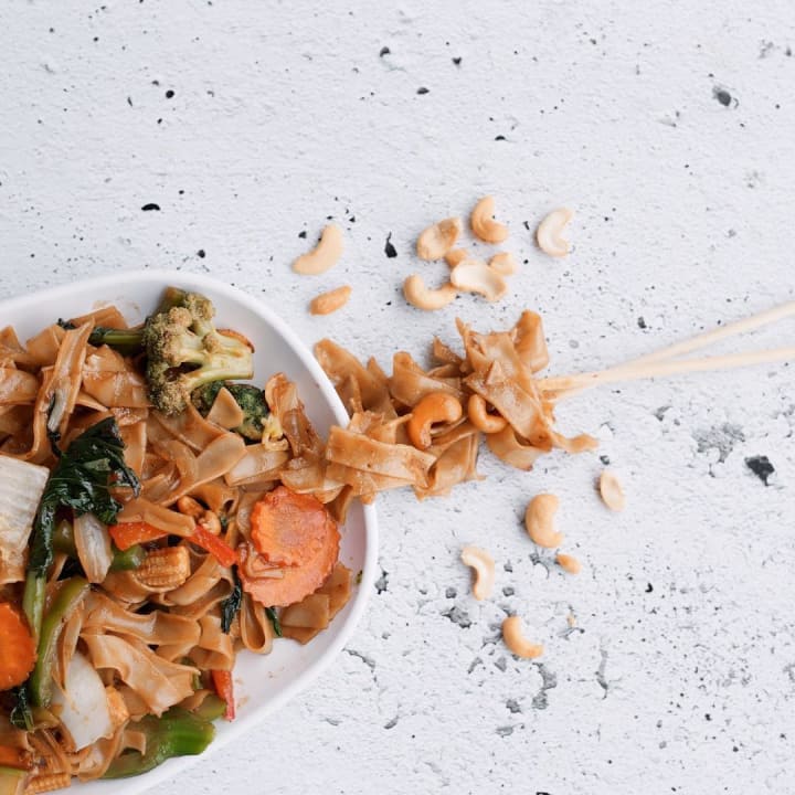 Thai Express | 4825 Mt Royal Gate SW, Calgary, AB T3E 6K6, Canada | Phone: (403) 249-8087