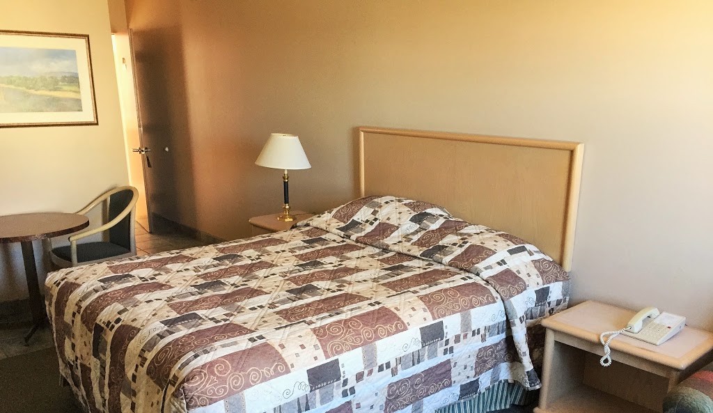 Vulcan Country Inn | 110 Centre St, Vulcan, AB T0L 2B0, Canada | Phone: (403) 485-2281