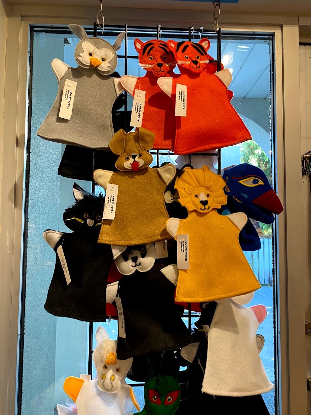 The Gallery & Gift Shop | 9737 Chemainus Rd, Chemainus, BC V0R 1K0, Canada | Phone: (250) 246-9132