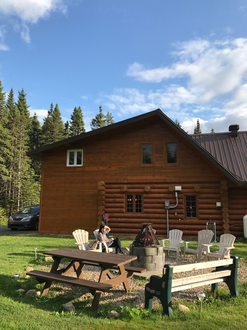 Chalet Le bois rond des Ruisseaux | 171 Chemin du Curé, Saint-Tite-des-Caps, QC G0A 1L0, Canada | Phone: (418) 823-1184