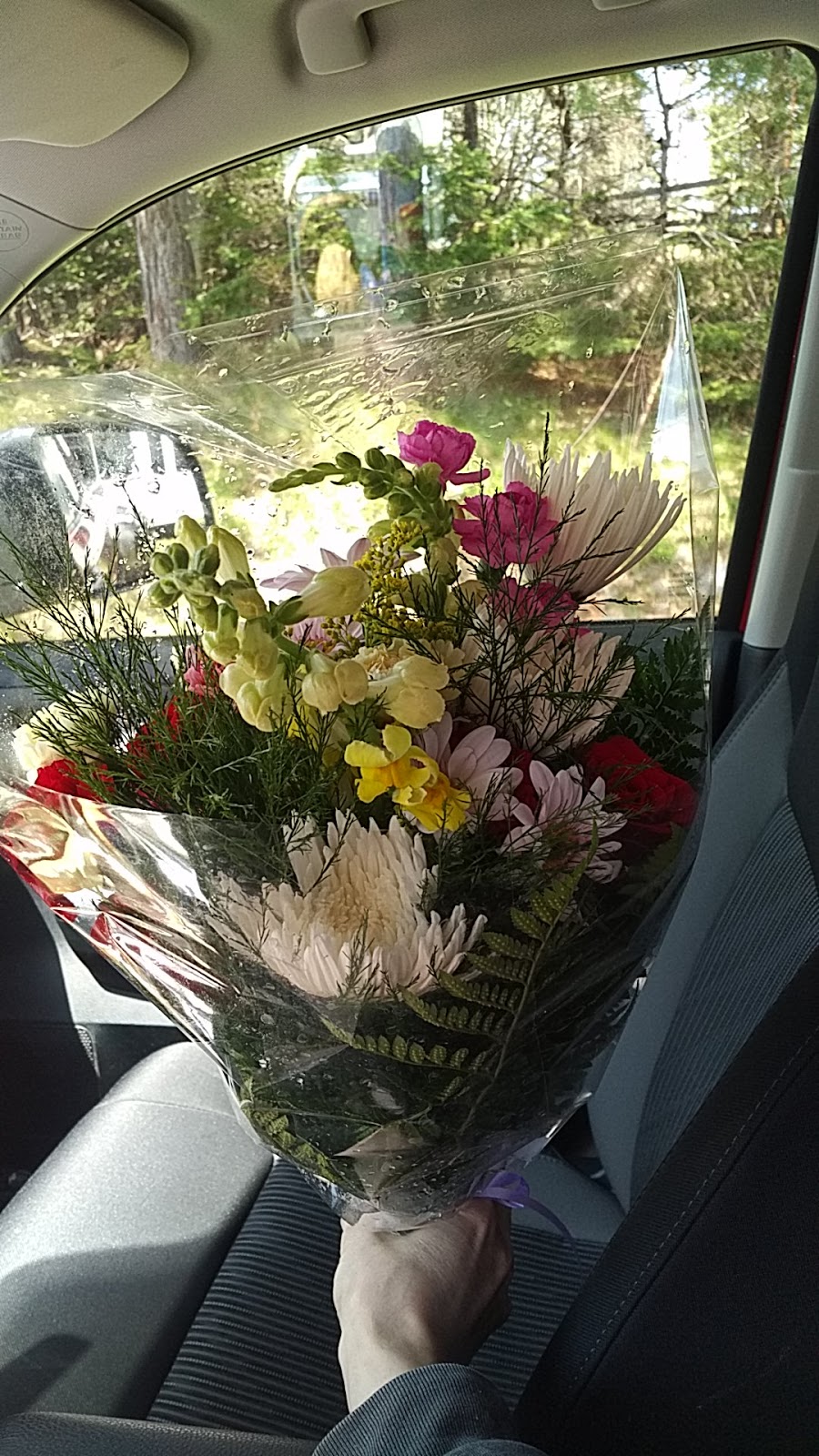 Seaside Flowers | 158 Lincoln St, Lunenburg, NS B0J 2C0, Canada | Phone: (902) 634-4729