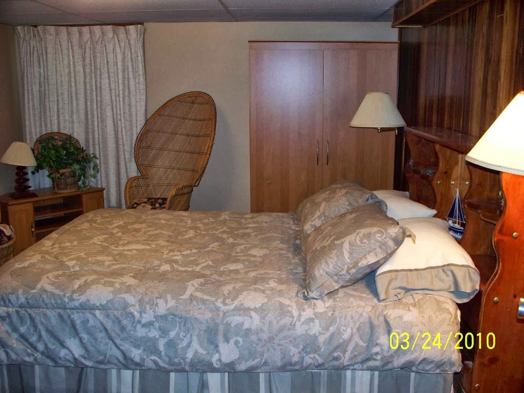 Gillespie Gardens Bed and Breakfast | 7608 Gillespie St, Port Franks, ON N0M 2L0, Canada | Phone: (519) 243-1515