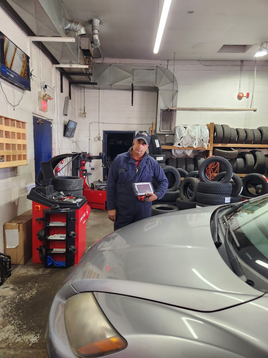Super Auto Repair & Tire Shop Hamilton | 1574 Barton St E, Hamilton, ON L8H 5L5, Canada | Phone: (905) 544-4443