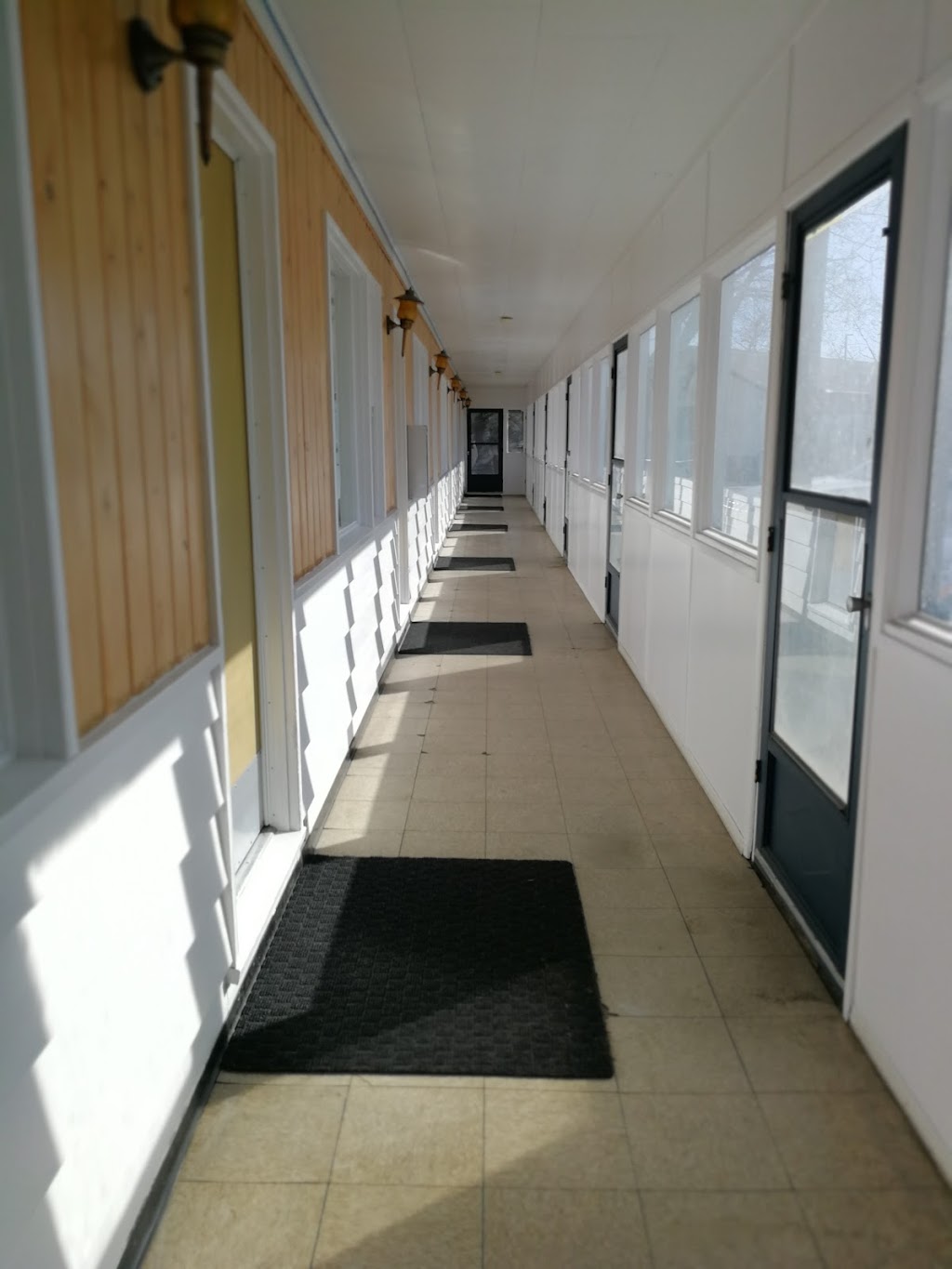 Sunset Motel | 104 AB-3, Fort Macleod, AB T0L 0Z0, Canada | Phone: (403) 553-4448
