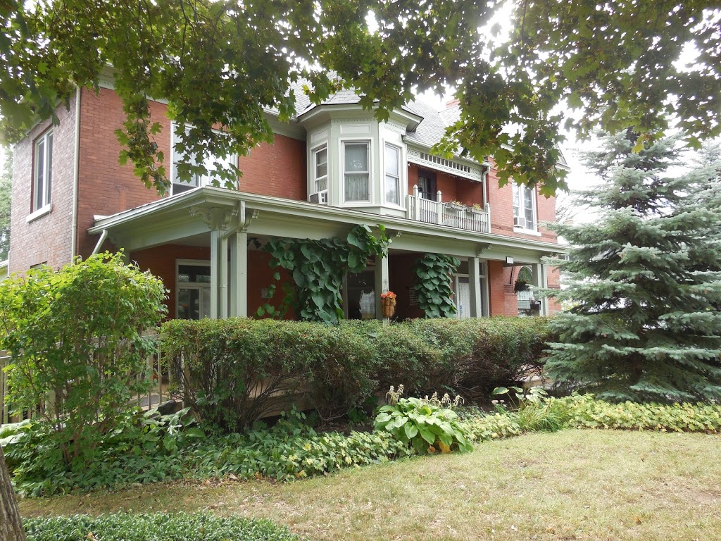 Orchard View Bed & Breakfast | 6028 Culp St, Niagara Falls, ON L2G 2B7, Canada | Phone: (905) 357-4221