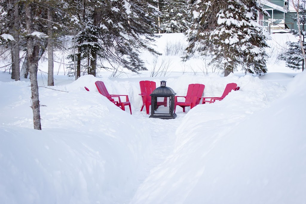 Chalet Au Pont Couvert | chemin de la, 6 Rte de la Rivière-Noire, Saint-Adalbert, QC G0R 2M0, Canada | Phone: (418) 559-6943