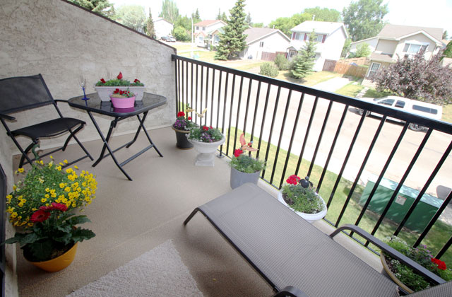 The Ridgewood Apartments | 4559 32 Ave NW, Edmonton, AB T6L 5N6, Canada | Phone: (780) 425-4152