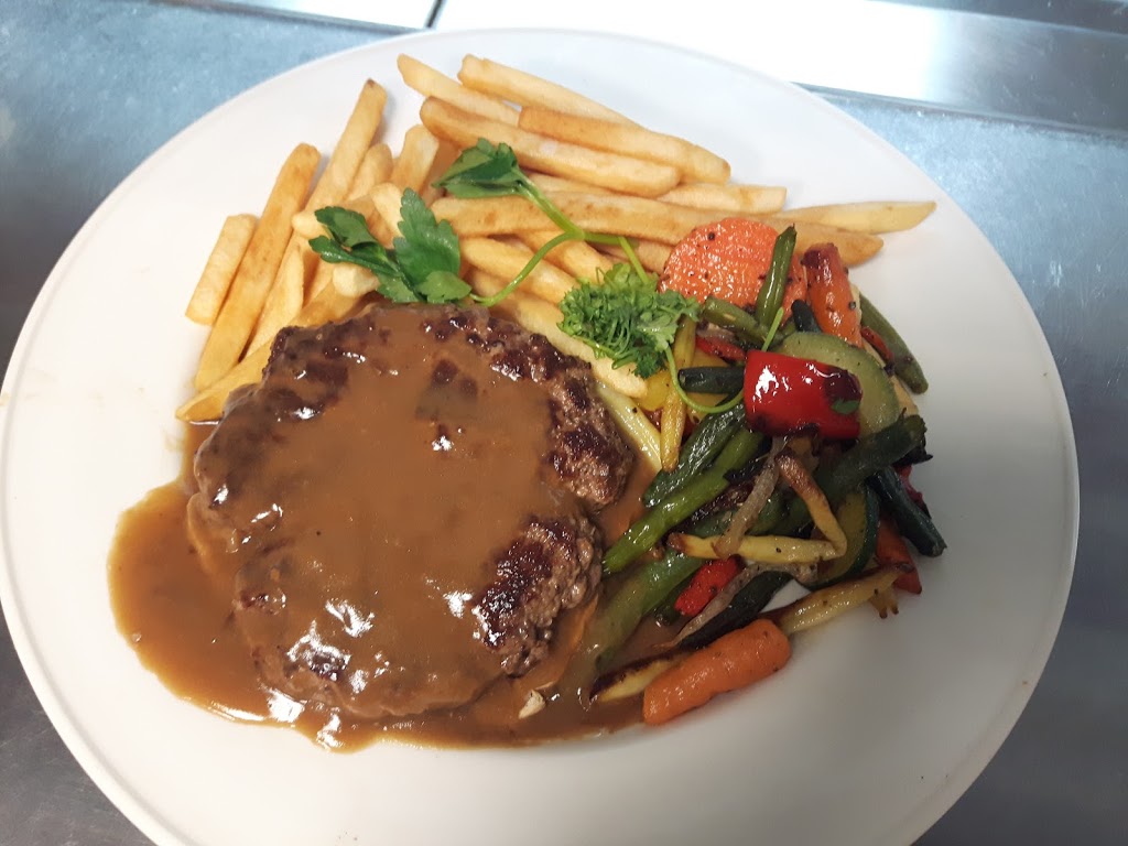 The Family Place Restaurant and Pizza | 1 King William St, Huntsville, ON P1H 1G7, Canada | Phone: (705) 789-5602