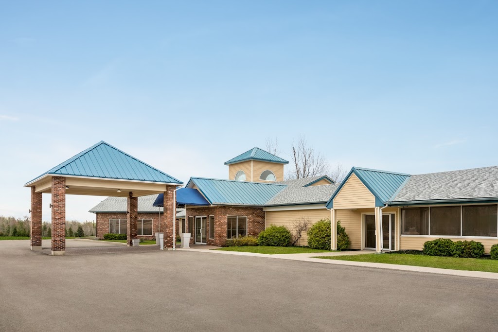 Days Inn & Suites by Wyndham Moncton | 2515 Mountain Rd, Moncton, NB E1G 2W4, Canada | Phone: (506) 801-8434