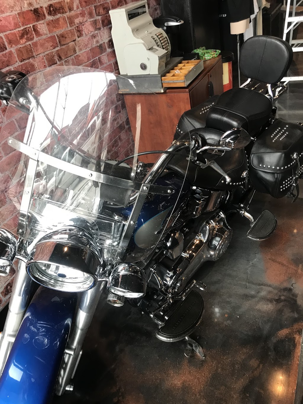 The Tailored Shave | 3030 Pandosy St, Kelowna, BC V1Y 1W2, Canada | Phone: (236) 420-4492