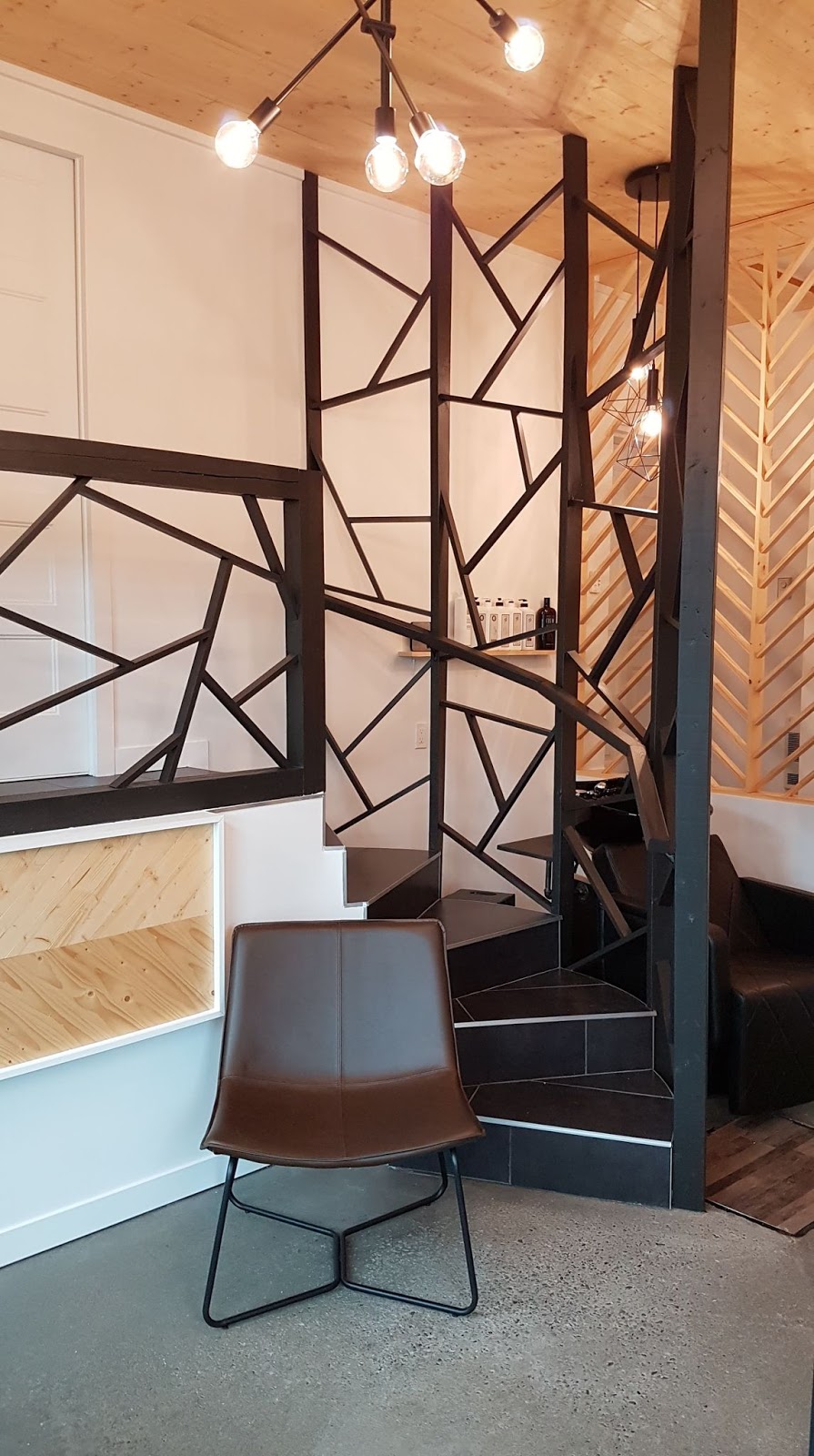 LATELIER R coiffure | 27 Rue Réal Mousseau, Notre-Dame-des-Prairies, QC J6E 8N2, Canada | Phone: (450) 394-3729