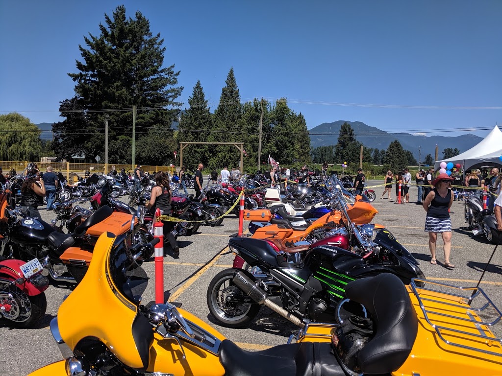 Dukes Country Pub | 41582 Yale Rd, Chilliwack, BC V2R 4J3, Canada | Phone: (604) 823-6431