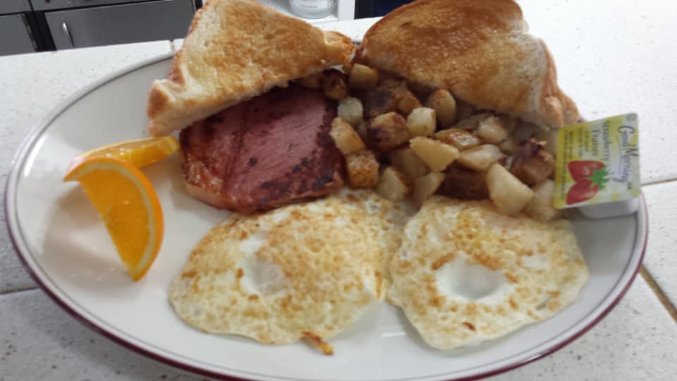 Fundy Rocks Motel | 3471 NB-114, Hopewell Cape, NB E4H 2G5, Canada | Phone: (506) 734-1904