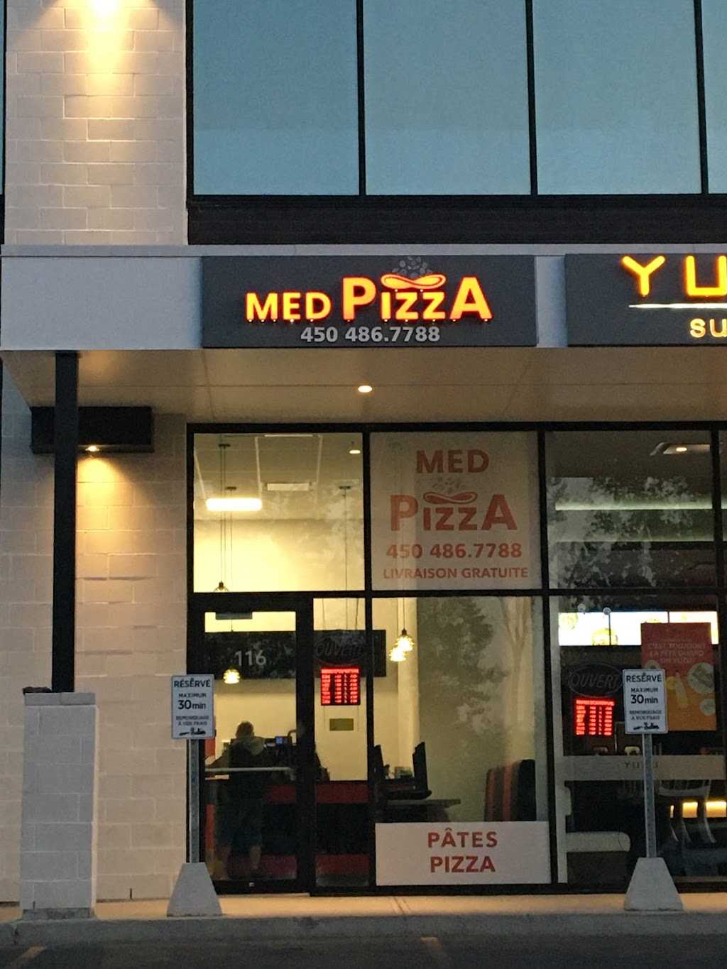 Med Pizza - St-Hubert | 8141 Bd Cousineau, Saint-Hubert, QC J3Y 5M4, Canada | Phone: (450) 486-7788