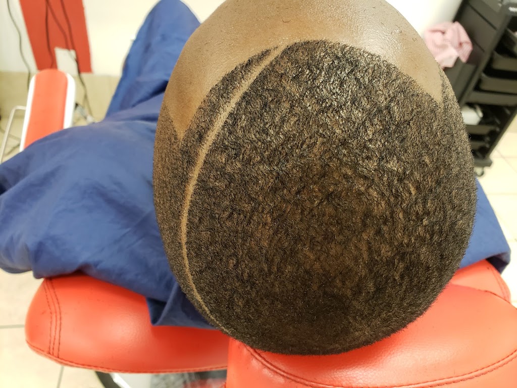 Barber Shop Cinq Sur Cinq | 69 Montréal Rd, Vanier, ON K1L 6E8, Canada | Phone: (613) 746-4004