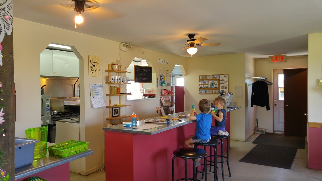 Restaurant Lorrizon | 325 Route De LEglise, Saint-Claude, QC J0B 2N0, Canada | Phone: (819) 845-2332
