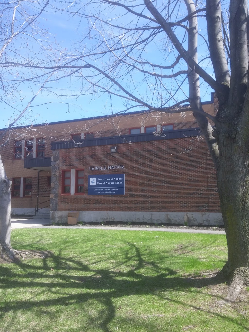 Harold-Napper School | 6375 Avenue Baffin, Brossard, QC J4Z 2H9, Canada | Phone: (450) 676-2651