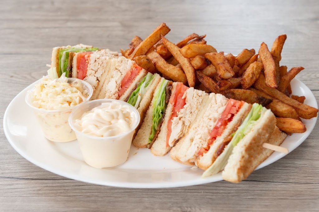 Casse-croûte La Cabane à Lulu | 1806 Bd du Saguenay O, Chicoutimi, QC G7J 1A8, Canada | Phone: (418) 549-1203