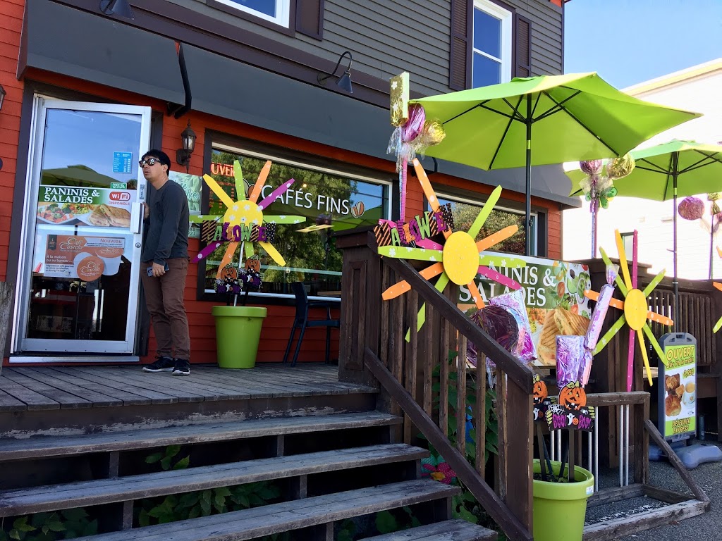 Les Cafés de Julie | 60 Côte Saint Grégoire, Québec, QC G1C 5T2, Canada | Phone: (418) 660-0802