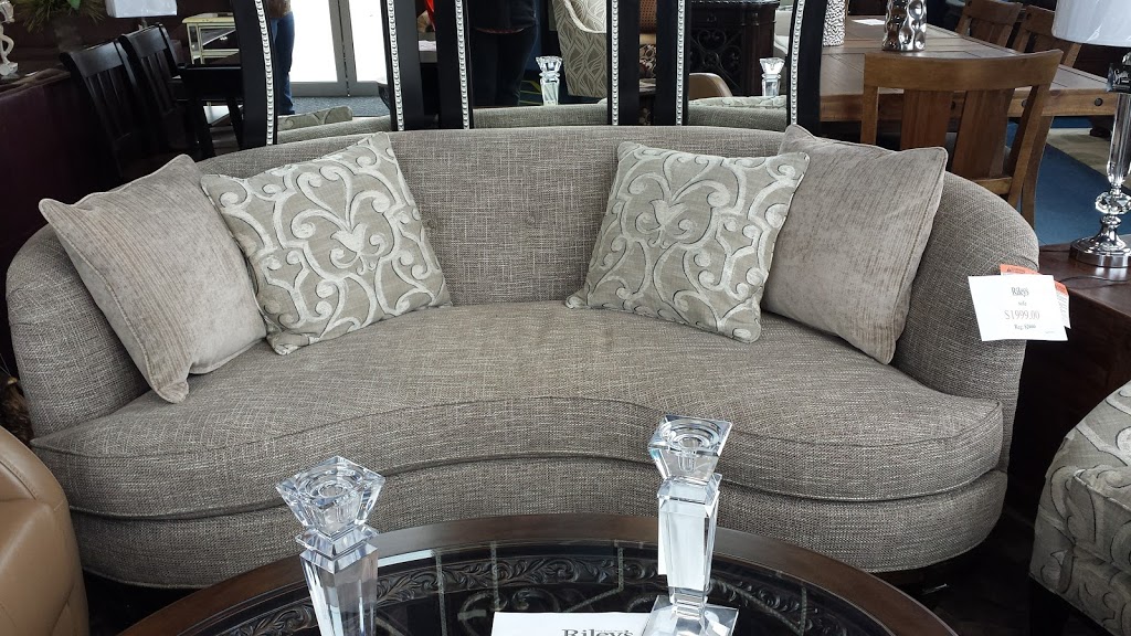 Rileys | 416 Advance Blvd, Tecumseh, ON N8N 5G8, Canada | Phone: (519) 727-0040