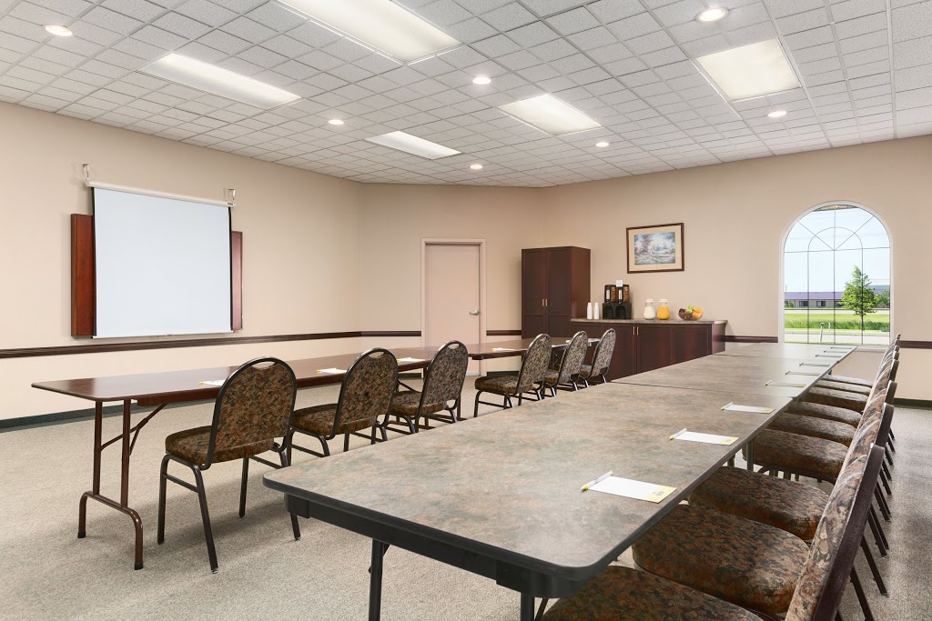Days Inn & Suites by Wyndham Winkler | 395 Boundary Trail, Winkler, MB R6W 4B1, Canada | Phone: (204) 325-8888