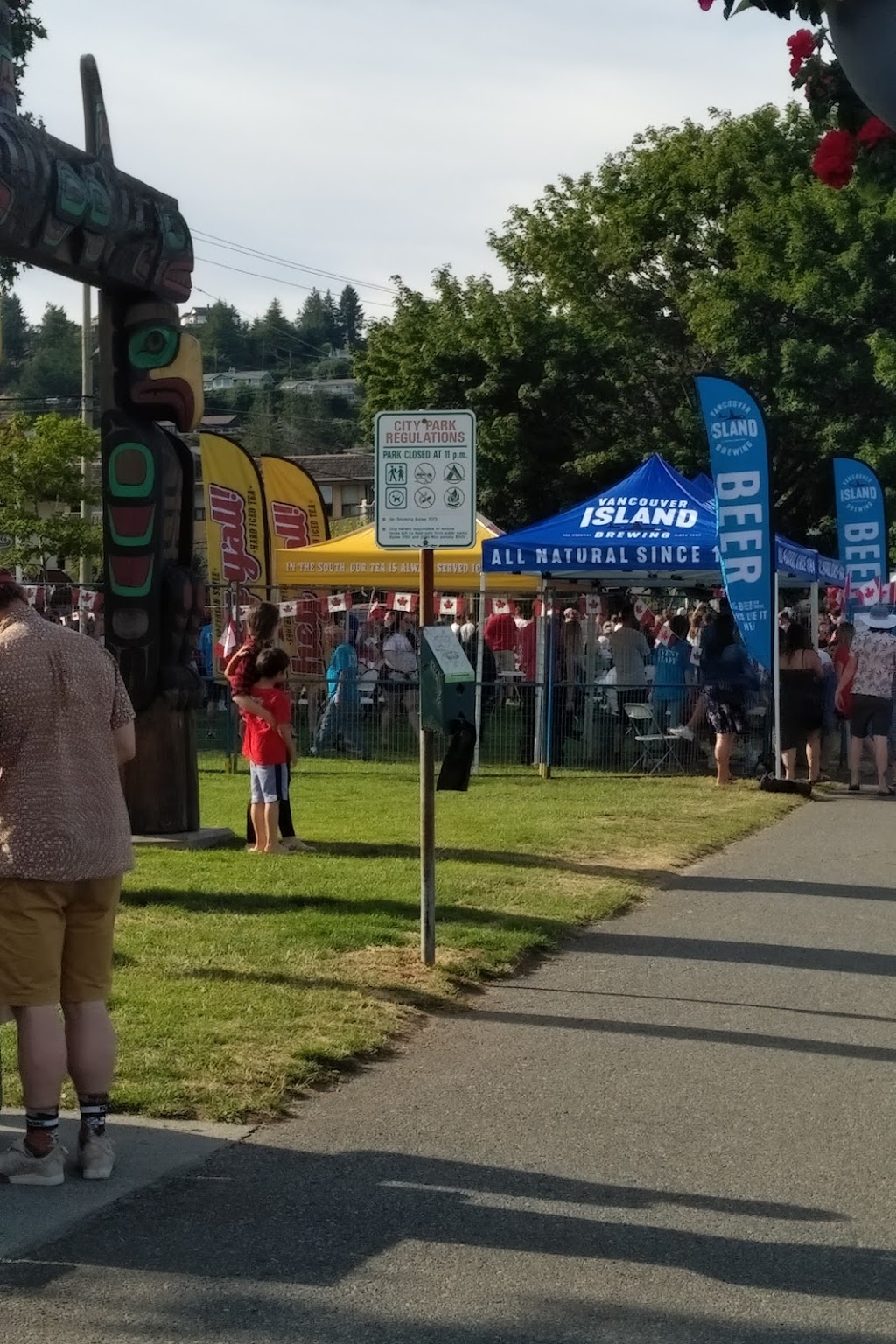 Kin Hut | 2730 Departure Bay Rd, Nanaimo, BC V9S 3W9, Canada | Phone: (250) 756-5200