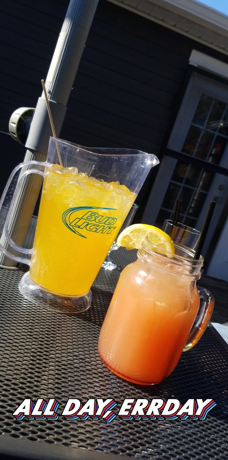 Resto Bar Le Pirate | 1080 QC-132, Sainte-Barbe, QC J0S 1P0, Canada | Phone: (450) 371-0202