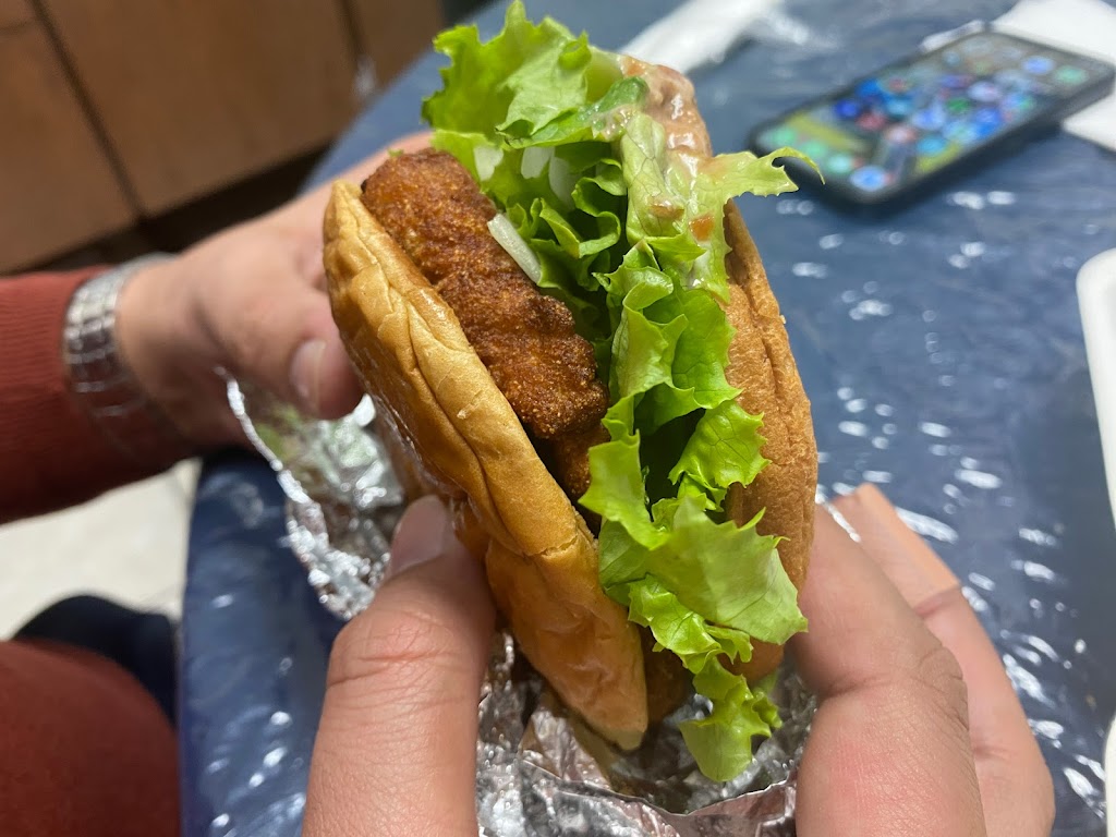 Burgerhaus | Lees Ave, Ottawa, ON K1S 5J6, Canada | Phone: (613) 569-6969