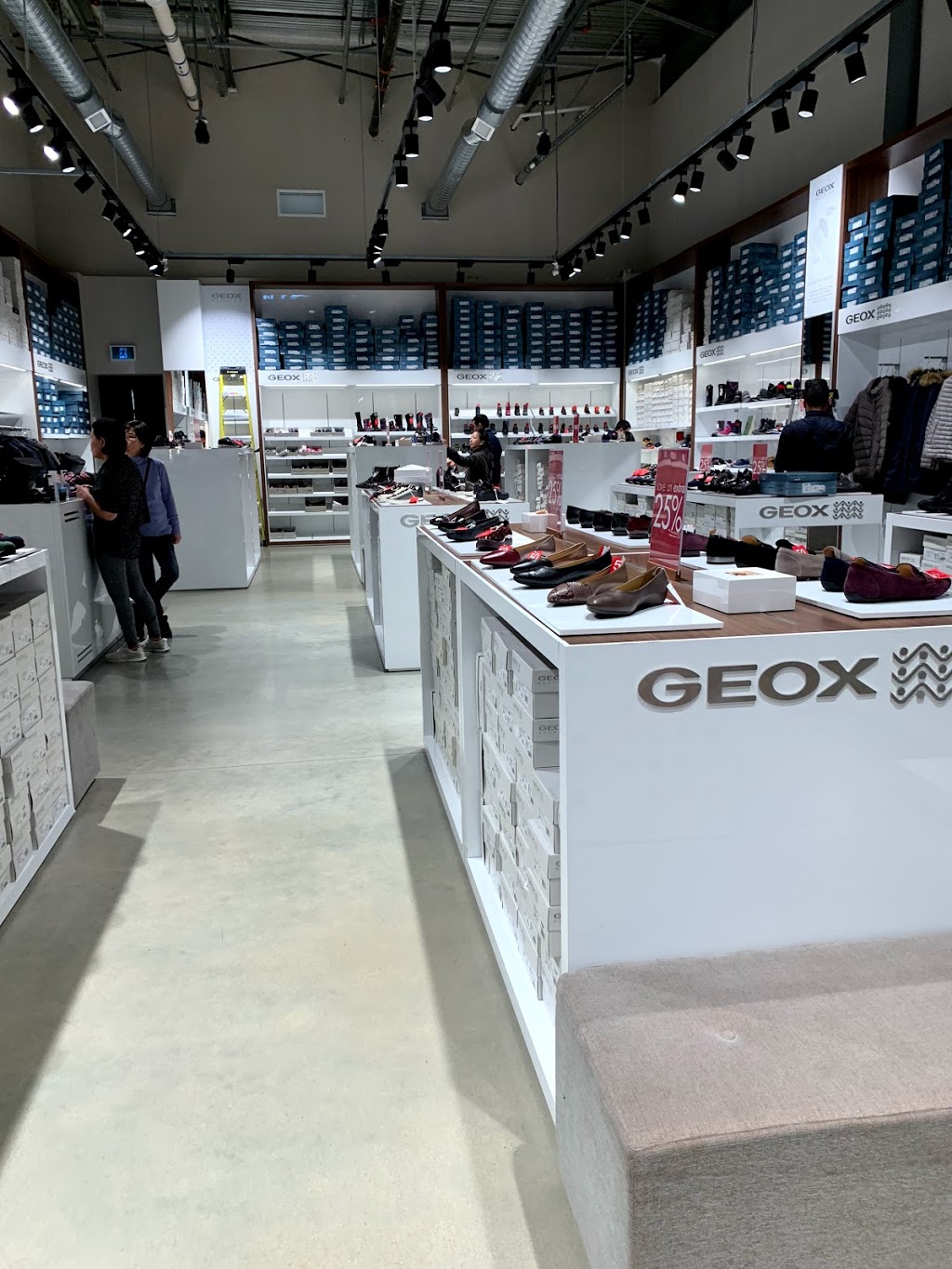 Geox | TSAWWASSEN MILLS PREMISES 149, Tsawwassen, BC V4M 4G9, Canada | Phone: (604) 383-4369