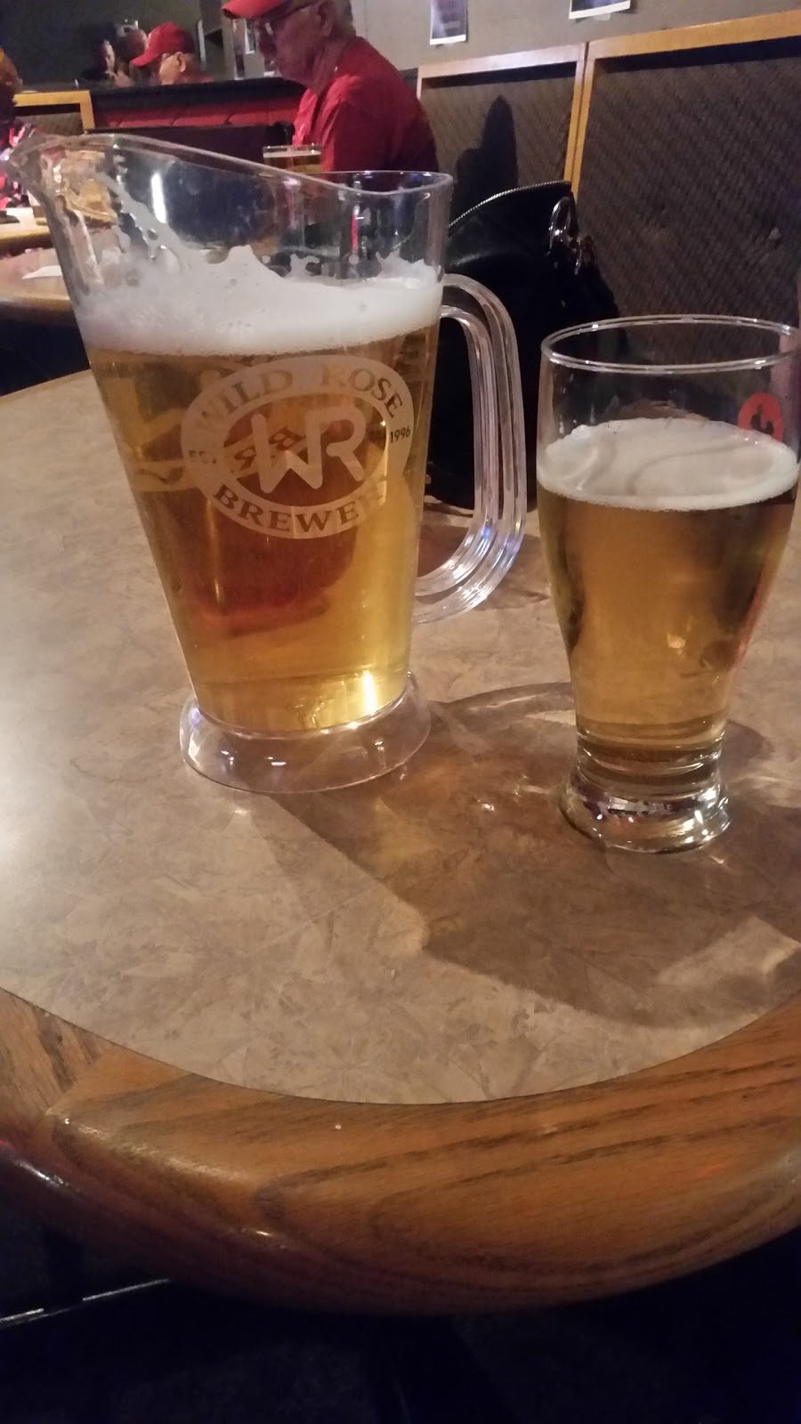 Roadside Pub | 834 68 St NE, Calgary, AB T2A 6X7, Canada | Phone: (403) 272-6968