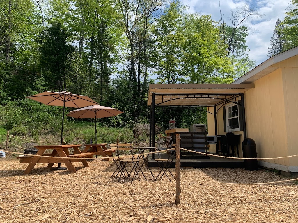 Pub Radis Fumé | 728-A Chemin de Ste Anne des Lacs, Sainte-Anne-des-Lacs, QC J0R 1B0, Canada | Phone: (450) 327-5600