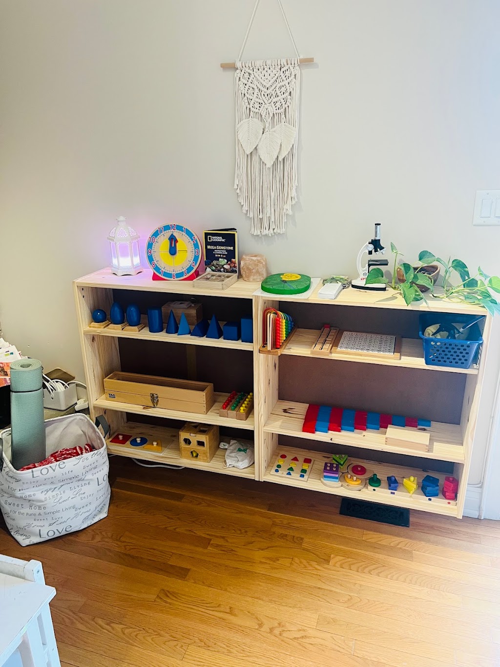 The Hilltop School | 5676 14 Line, Cookstown, ON L0L 1L0, Canada | Phone: (705) 391-6046